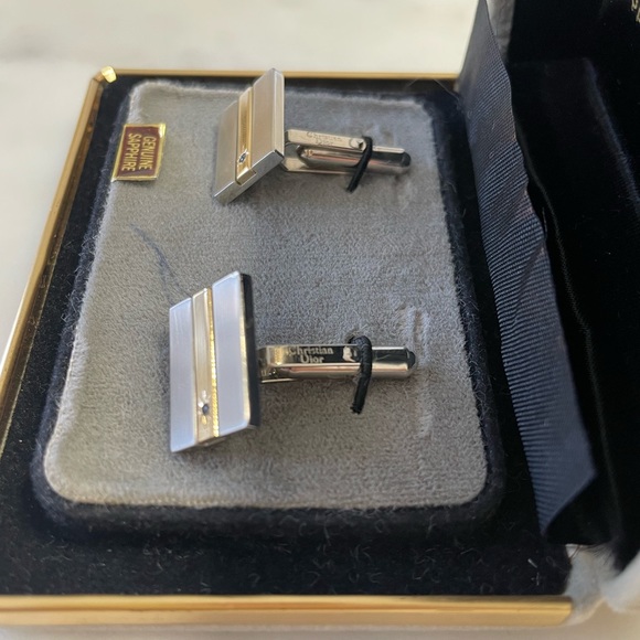 COPY - Used Christian Dior Cuff links- Silver with authentic Sapphire stones on… - Picture 3 of 7